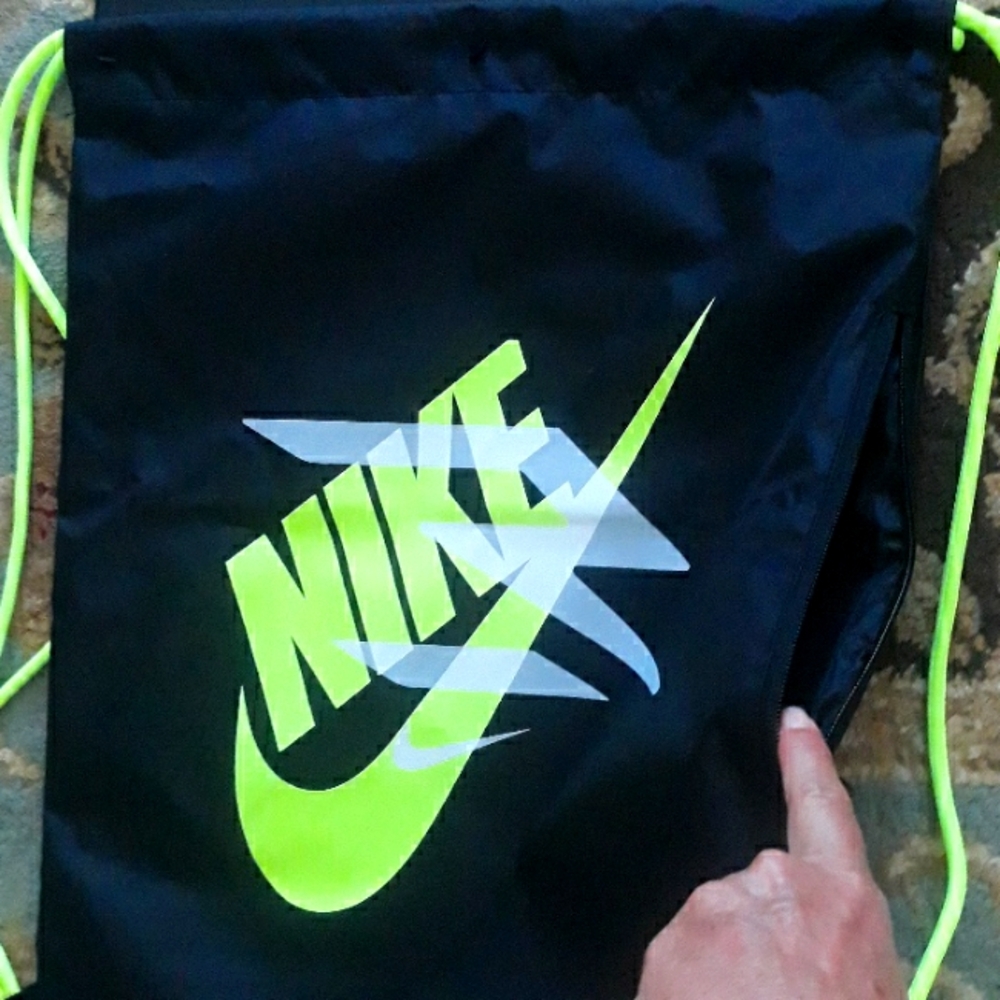 2x*Host Pick*Nike drawstring bag - Picture 5 of 12